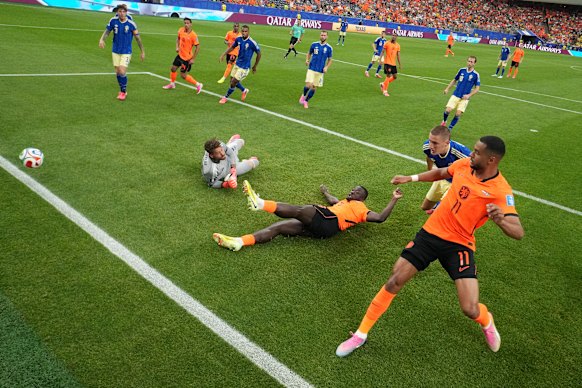 Cody Gakpo scores his first of two and the Netherlands’ first of five goals.