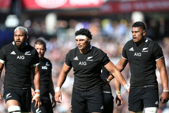 Alex Hodgman getting ready for a scrum against the Wallabies in 2020.