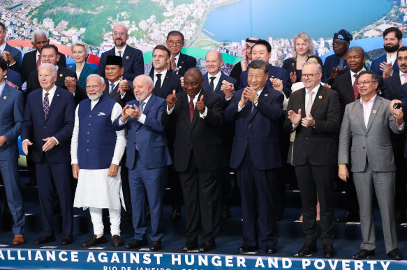 Prime Minister Anthony Albanese (front, second from right) at the final G20 photocall.