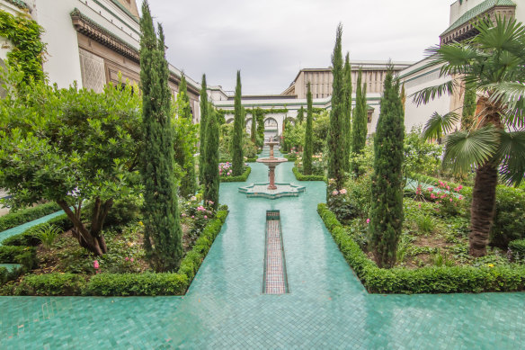 The mosque’s internal courtyard is an oasis of serenity.