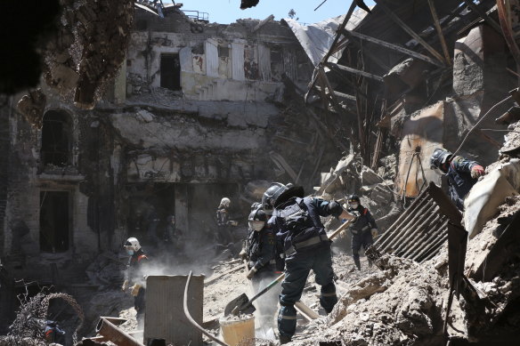 After months of fierce fighting, including a tragic attack on Mariupol theatre, the Ukraine president has ordered the evacuation of Donetsk region. 