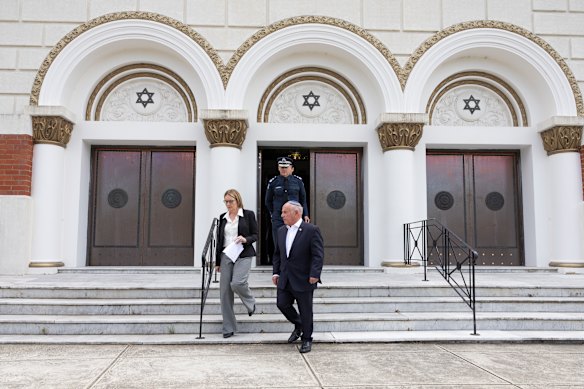 Allan with Philip Zajac, president of the Jewish Community Council of Victoria, and Victoria Police Chief Commissioner Mike Bush on Monday.
