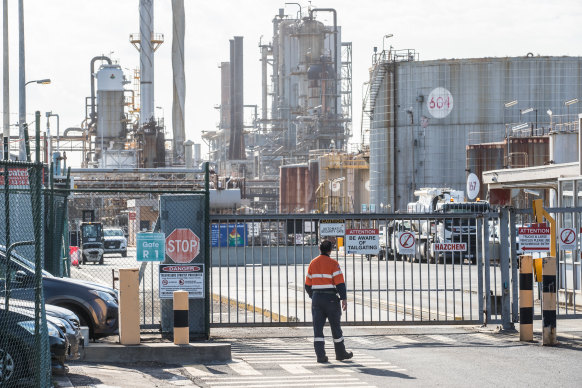 The refinery shutdown looks set to put up to 300 people out of a job.