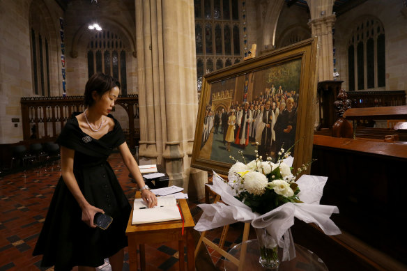Fiona Wong leaves a message of condolence on the Queen’s death at St Andrew’s Cathedral in Sydney.
