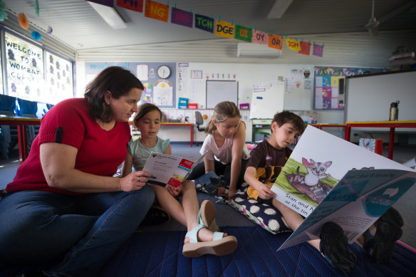 Restructuring the teacher career path could ensure expert teachers are better recognised.