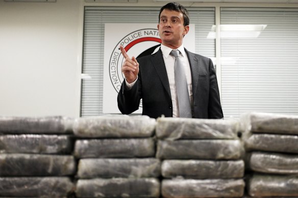 Then-French interior minister Manuel Valls in front of 1.3 tonnes of pure cocaine found on board a cargo plane in 2013.