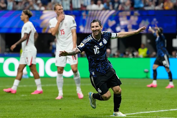Lionel Messi comemorou o gol marcado pela Argentina na semifinal da Copa do Mundo contra a Inglaterra.