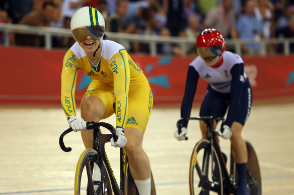 Anna Meares beats Victoria Pendleton to win gold at the 2012 Olympics.