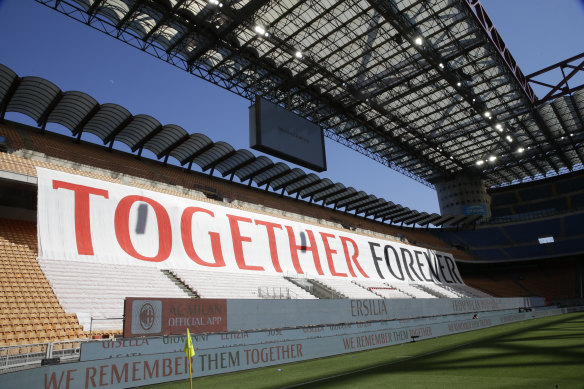 AC Milan pay tribute to Lombardy residents lost during the coronavirus pandemic.