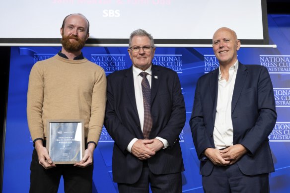 Liam Mannix (left), winner of the COVID-19 category of the Excellence in Health Journalism Awards.