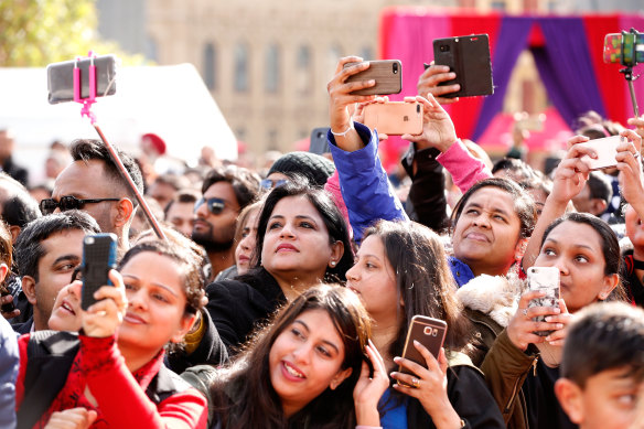 Crowds of Indian Australians flock to see Bollywood superstar Aishwarya Rai Bachchan in Federation Square, 2017.