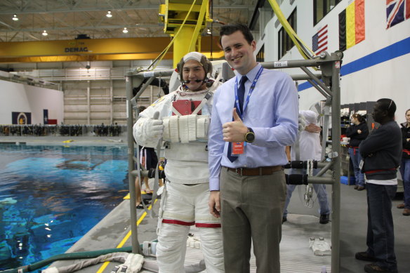 Dr John Cherry with astronaut Kjell Lindgren at NASA’s neutral buoyancy facility in Houston, Texas. 