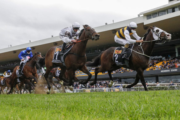 Hugh Bowman on I’m Thunderstruck hodls off Count De Rupee to win  the Golden Eagle.