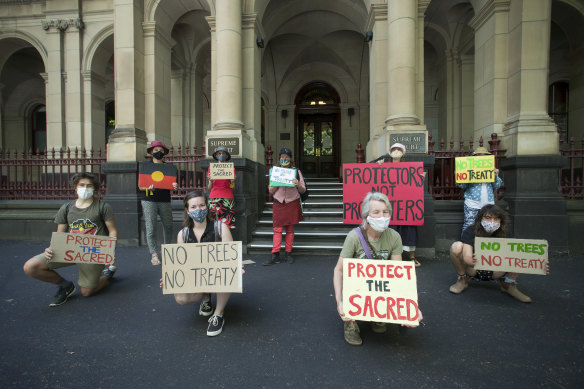 Activists outside the Supreme Court on Thursday protested in solidarity with the Djab Wurrung in their bid to stop the further felling of
trees.