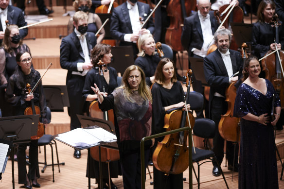 Simone Young and the Sydney Symphony Orchestra after the season-opening performance of Mahler’s Fifth Symphony.