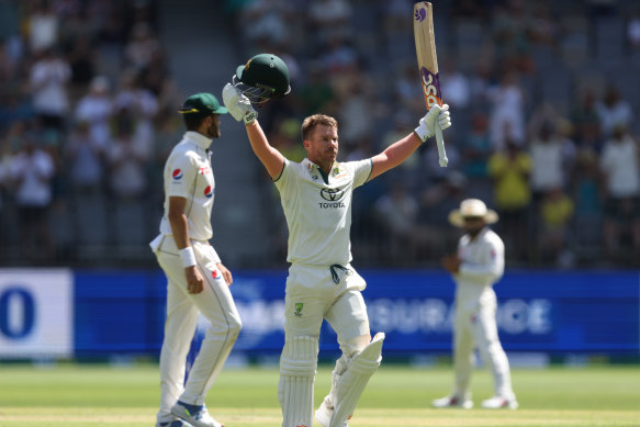 David Warner celebrates his century.