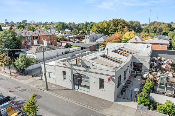 The Pavilion at 75-79 Auburn Road, Hawthorn, is an annexe to the Auburn Hotel next door. 