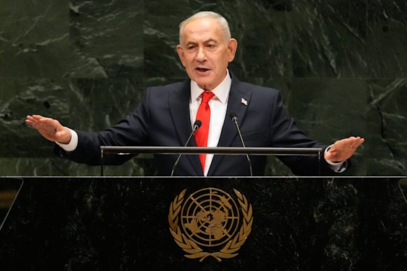Il primo ministro israeliano Benjamin Netanyahu ha tenuto un discorso di sfida alle Nazioni Unite, anche se decine di delegati se ne sono andati.