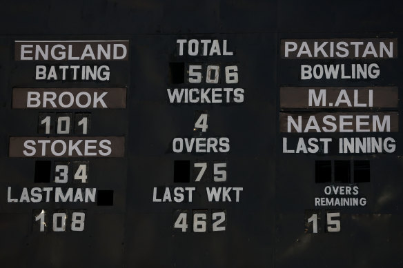 The scoreboard displays the final score at stumps on day one of the first Test Match between Pakistan and England.