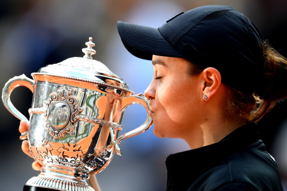 Former champion Ashleigh Barty doesn’t think she’s the one to beat at Roland Garros.