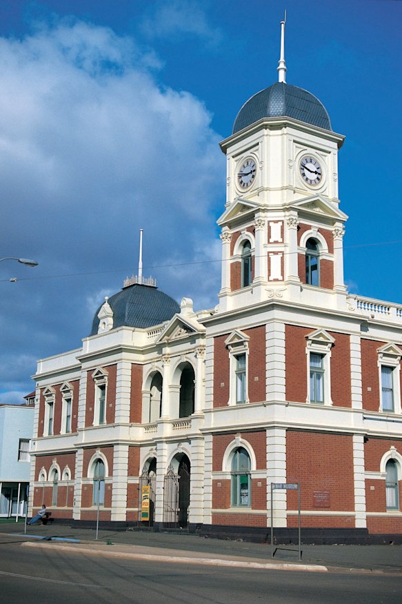 The 1908 town hall building is a landmark of Boulder’s Burt Street heritage precinct.