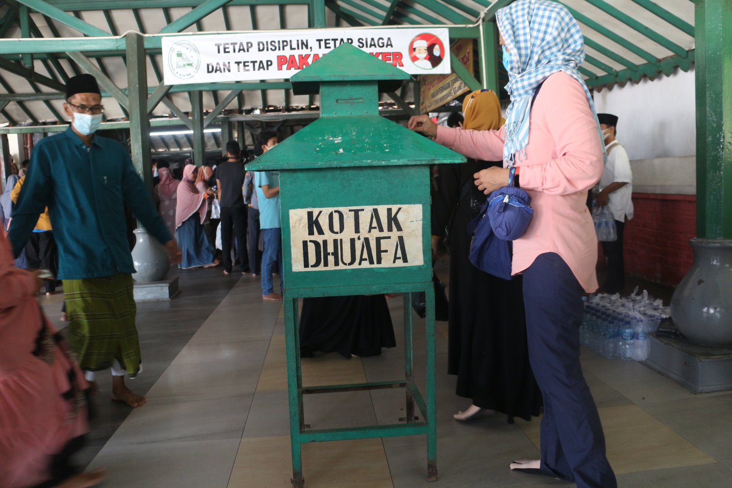 Indonesia s mosque hunters help fight radicalism The Muslim Times