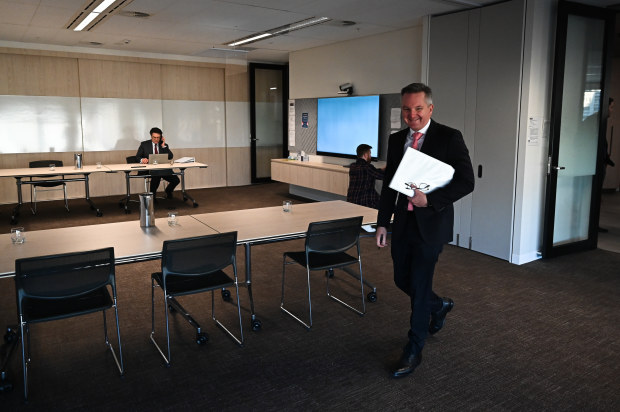  Energy Minister Chris Bowen arrives at a planning meeting. 