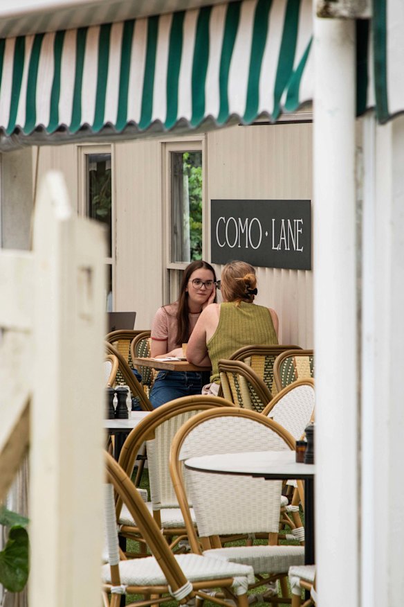 Dining at Como Lane.
