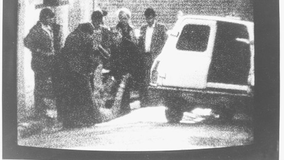 Police at the scene of Warren Lanfranchi’s fatal shooting in Dangar Place, Chippendale, in June 1981.
