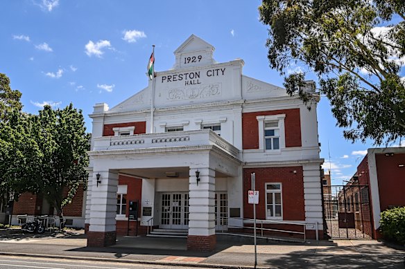 A Câmara Municipal de Darebin hasteou a bandeira palestina na Câmara Municipal de Preston desde dezembro de 2023.