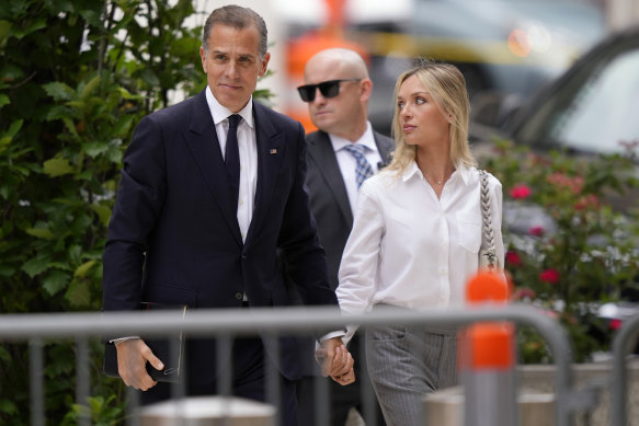 Hunter Biden arrives to federal court with his wife, Melissa Cohen Biden, on Tuesday.