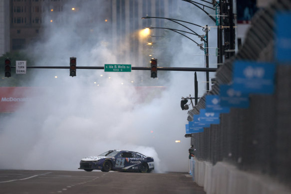  Shane van Gisbergen marks victory in Chicago with a burnout.