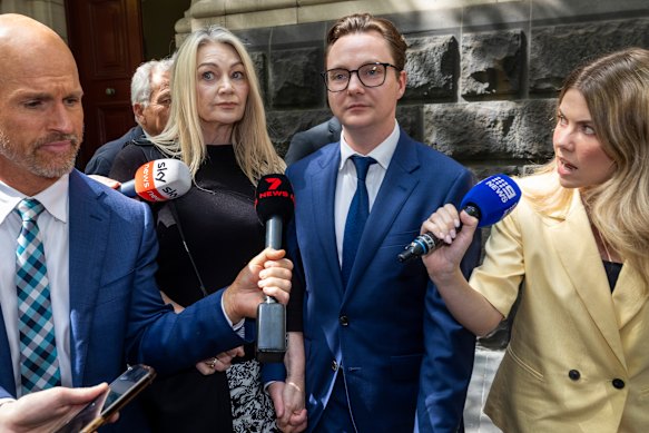 Melanie Lynn and Geordie Lynn leave court.