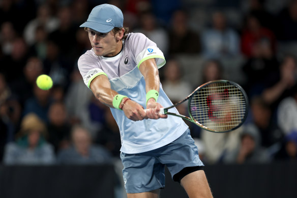 Alex de Minaur on his way to victory against Adrian Mannarino.