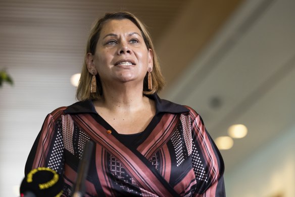 Senator Dorinda Cox wants the federal government to intervene after the death of an Indigenous teen in custody in Western Australia.