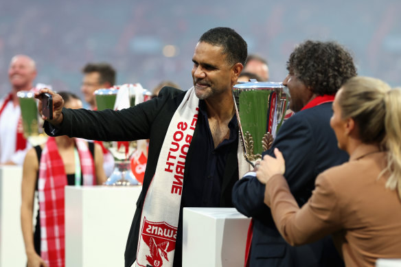 Michael O’Loughlin poses with the Swans’ 2005 premiership cup before the game against Melbourne at the SCG last month as part of the club’s 150-year celebrations.