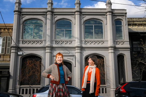 Fooke and filmmaker Belinda Lloyd in front of the former Brooklyn Art Hotel, now a private residence. 