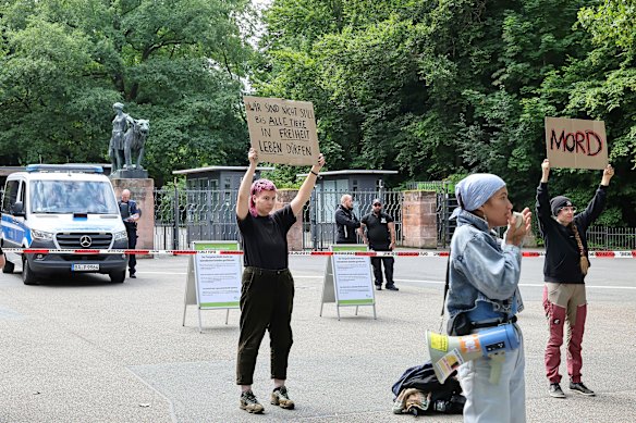 Demonstrators protest outside Nuremberg Zoo last week.