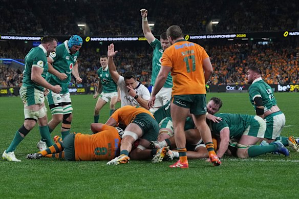 Thomas Clarkson scored the winning try for Ireland.