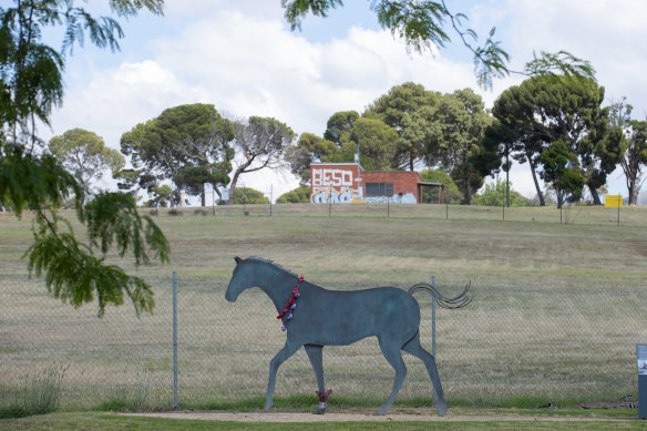 A sculpture commemorating Sandy, a famous warhorse.