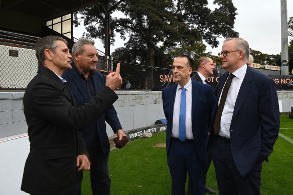 Anthony Albanese talks with Peter V’Landys, Wayne Pearce and Steve Roach at Leichhardt Oval.