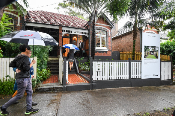 Vendors are slashing prices by more than 10 per cent in parts of the inner west.