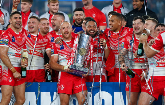 James Roby (centre) celebrates St Helens fourth straight Super League title last year