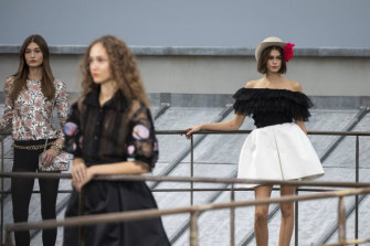 Chanels Paris Fashion Week Show Crashed By Comedian