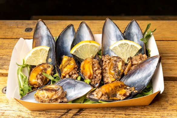 Mussels are served either fried in a bready batter, or stuffed with rice (pictured).