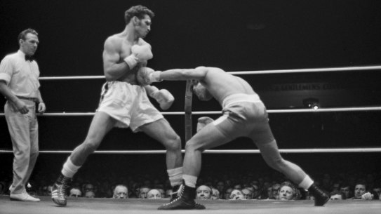 Mundine vs Rapalo in the last fight at Sydney Stadium, 9 June 1970.