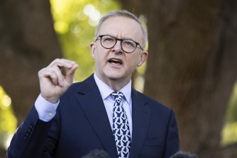 Opposition Leader Anthony Albanese campaigns in Perth this week.