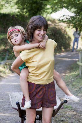 Paula Dobles, who plays four-year-old Anna, with her mother, Marga (Bruna Cusi) in Summer 1993.