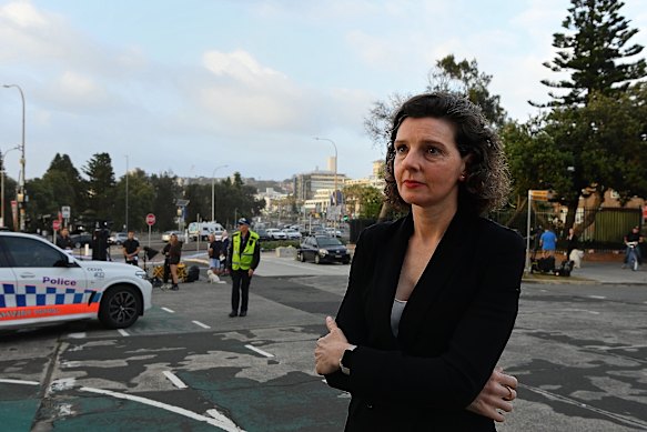 Allegra Spender, membro de Wentworth, tem consultado a comunidade judaica.