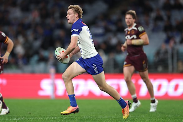 Lachlan Galvin looks for support against the Broncos.
